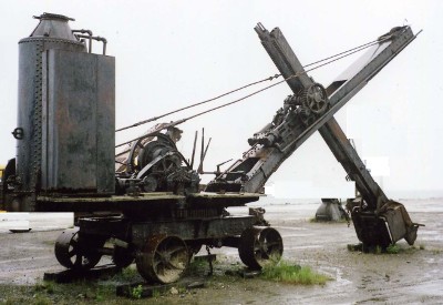 Foto på antik steam shovel i Alaska.