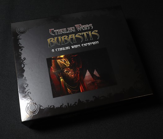 All the factions that are sold separately from the base game look like this on the outside, except that the Bubastis box (this one) is unusually shallow and Daemon Sultan is unusually deep.