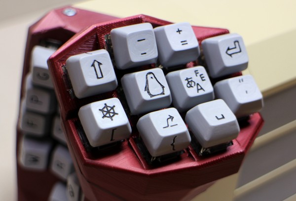 Image of a Concertina thumb-key cluster using designs bundled with dmote-keycap