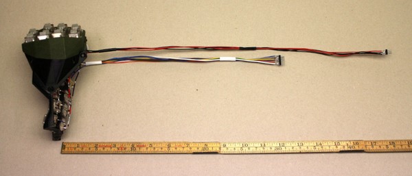 The last stage of wiring up the left-hand key clusters. The larger bundle of wires has an appropriate length of about 30 cm away from the subassembly body. The smaller bundle is usable, but longer than the optimum.