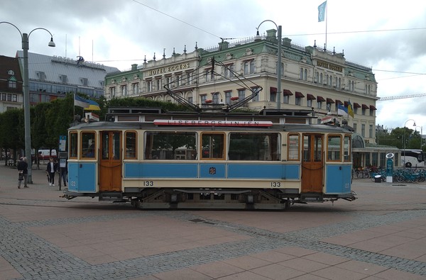 Efter två veckor i Japan med underbara tåg överallt kom jag hem till Göteborg och möttes av detta.