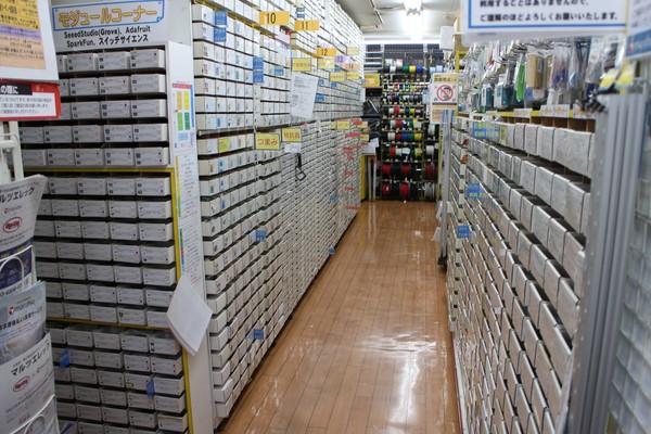 Välsorterad elektronikbutik i Akihabara.