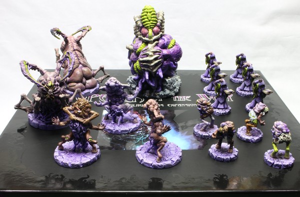 All of the faction’s models on top of their box, for comparison with the unpainted version.