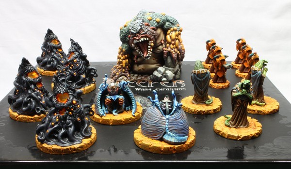 All of the faction’s models on top of their box, for comparison with the unpainted version.