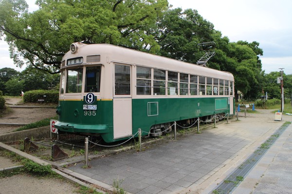 Parken gränsar till ett järnvägsmuseum.