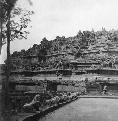 Foto från Borobodur, taget 1873 av Isidore van Kinsbergen.